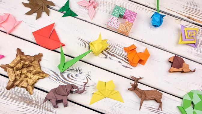 Karya Seni Aplikasi Dari Kertas Origami - Kumpulan Montase, Kolase dan