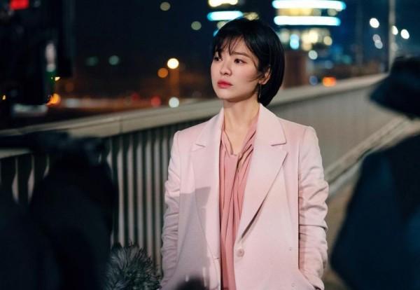 7 Gaya Short Hair Ala Song Hye Kyo Menawan Ditiru Kurio