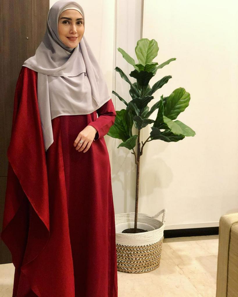 Paduan Gamis Warna  Merah  Maroon Hijab Converse