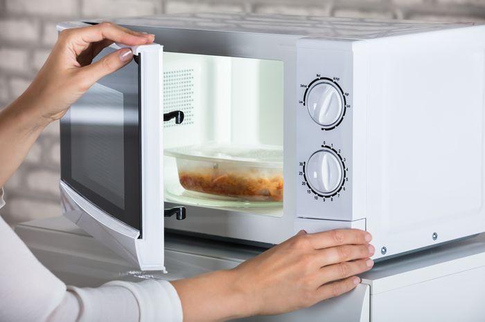 Perbedaan Oven dan Microwave Hingga Cara Merawatnya ...