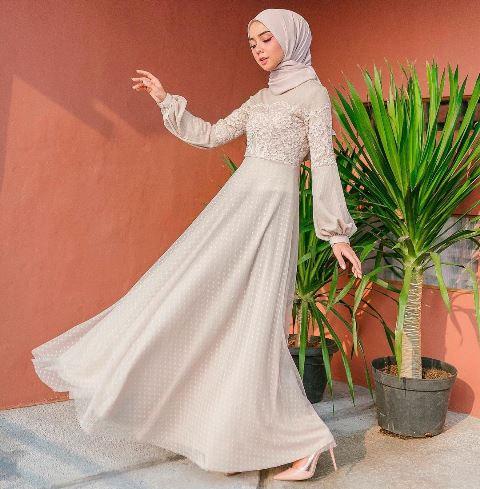 34 Model Gamis Brokat Lengan Balon